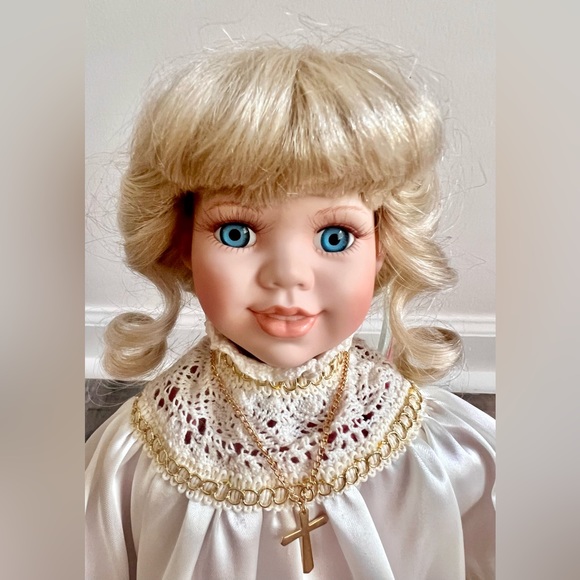 Choir Girl Porcelain Doll by Heritage Mint Collection - Picture 10 of 10